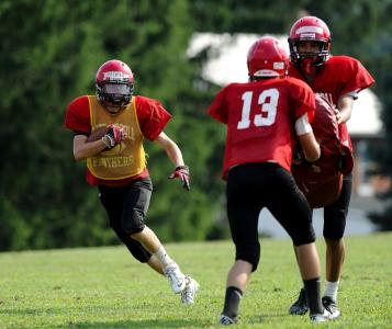 ncs aaron heinle runs with the ball at practice dylan slagle photo