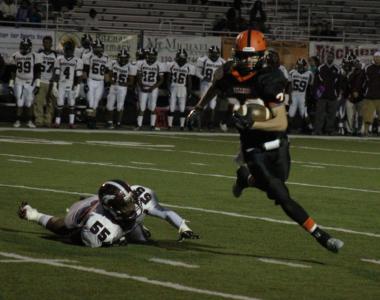 greens james angel sprints around right end for an 11-yard touchdown run