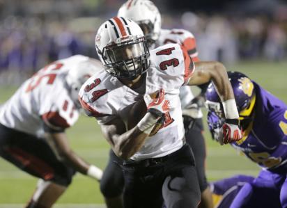 mckinleys jarrod smith runs for a first half td for the bulldogs at jackson friday night