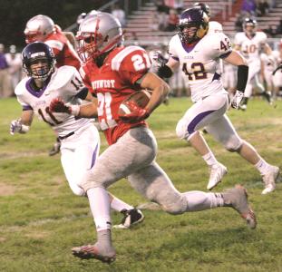 independent glenn b dettman n nothwests tristan mullane runs around the outside with jacksons brandon oneil coming up on his right