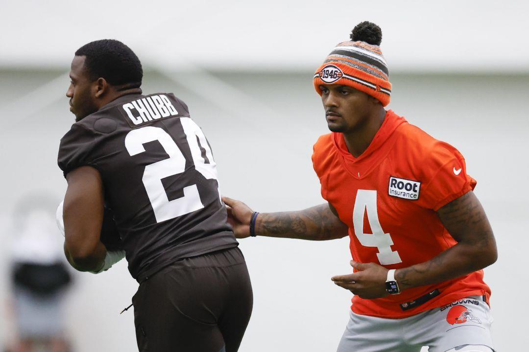 Cleveland Browns quarterback Deshaun Watson (4) hands off to running back Nick  Chubb (24) during the NFL football team's training camp, Wednesday, July  27, 2022, in Berea, Ohio. (AP Photo/Ron Schwane) |